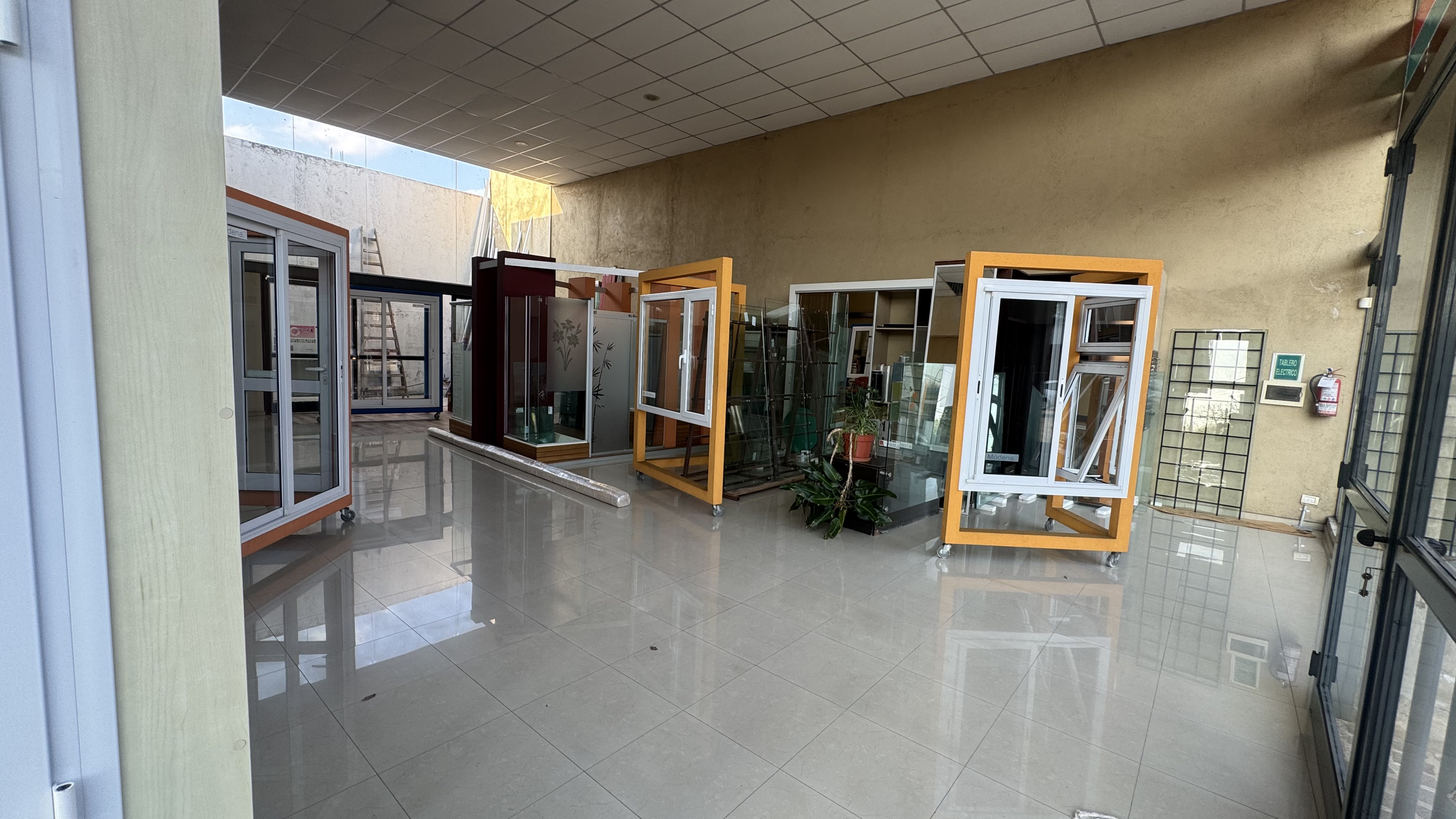 Exposición de productos de aluminio